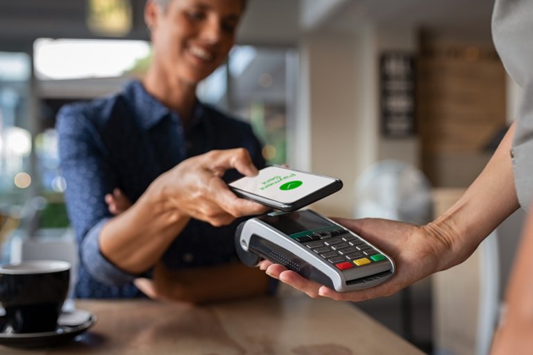 Using a smartphone to pay at a store