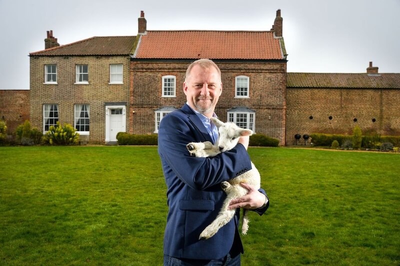 Simon Spinks was recognized in the King’s 2025 New Year’s Honours List for his services to the mattress and bed industry