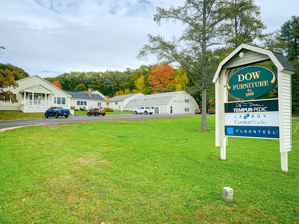 DEDICATED SPACE The Dow Furniture campus includes specific buildings for
mattresses, furniture and discounted products, as well as warehousing.